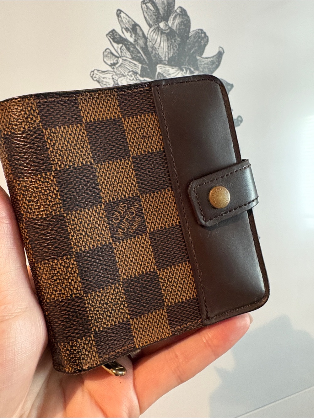 Louis Vuitton Brown compact Leather Wallet with Snap Closure
